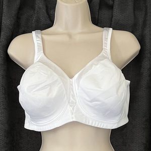 Playtex Women's White 18 Hour Silky Soft Smoothing Wireless Bra 4803 Size 40DD